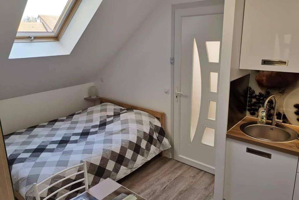 Apartamento Studio Cosy Douillet Et Fonctionnel Savigny-le-Temple Exterior foto